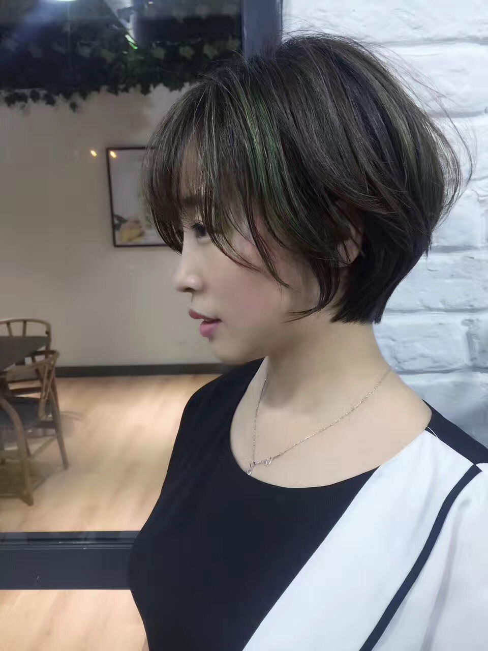  成都修剪发型的个性化处理手法